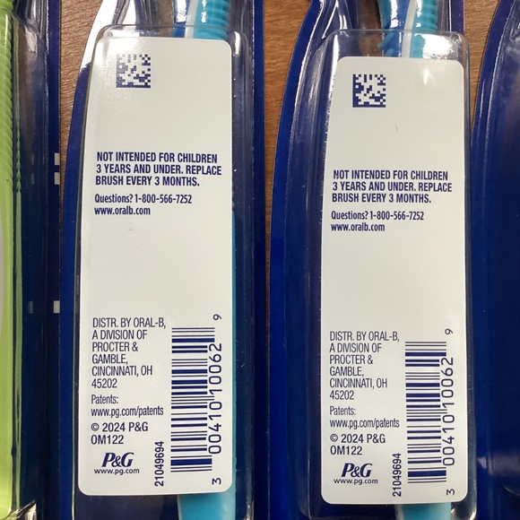 Oral B Medium Advanced Whitening Manual Toothbrush Bundle NEW - Picture 8 of 10